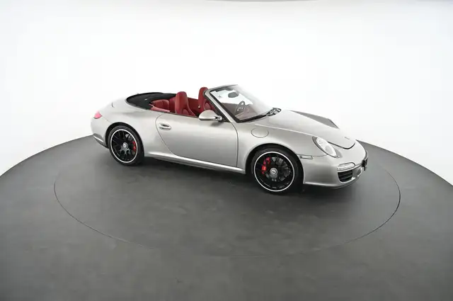Porsche 911 view 8