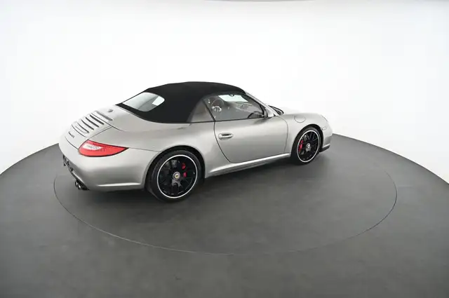 Porsche 911 view 16