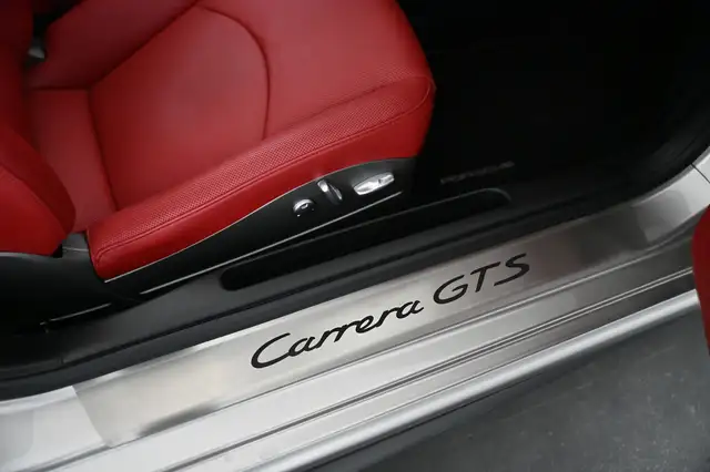 Porsche 911 view 29