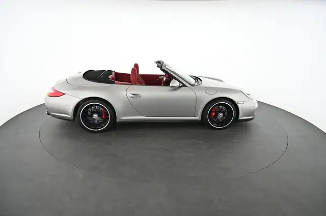 Porsche 911 view 6