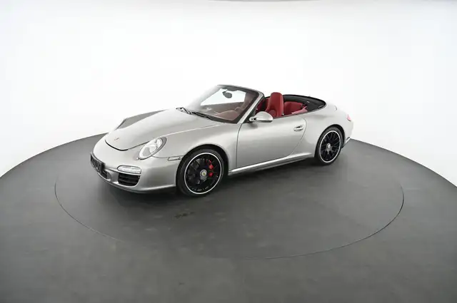 Porsche 911 view 3
