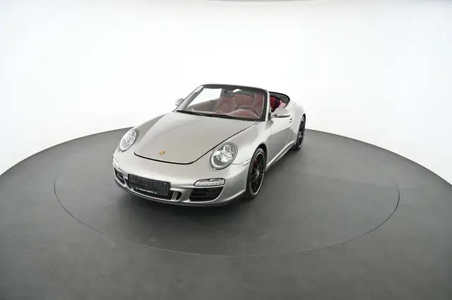 Porsche 911 view 11