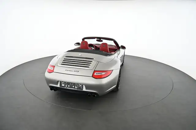 Porsche 911 view 12