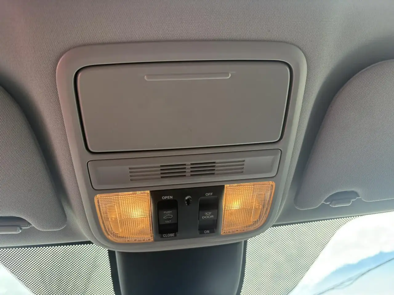 Honda Odyssey снимка Honda Odyssey