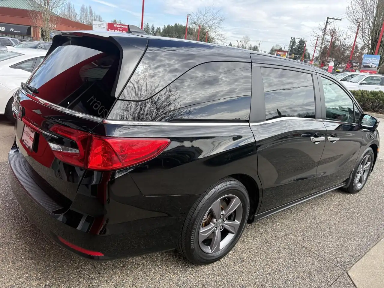 Honda Odyssey снимка Honda Odyssey