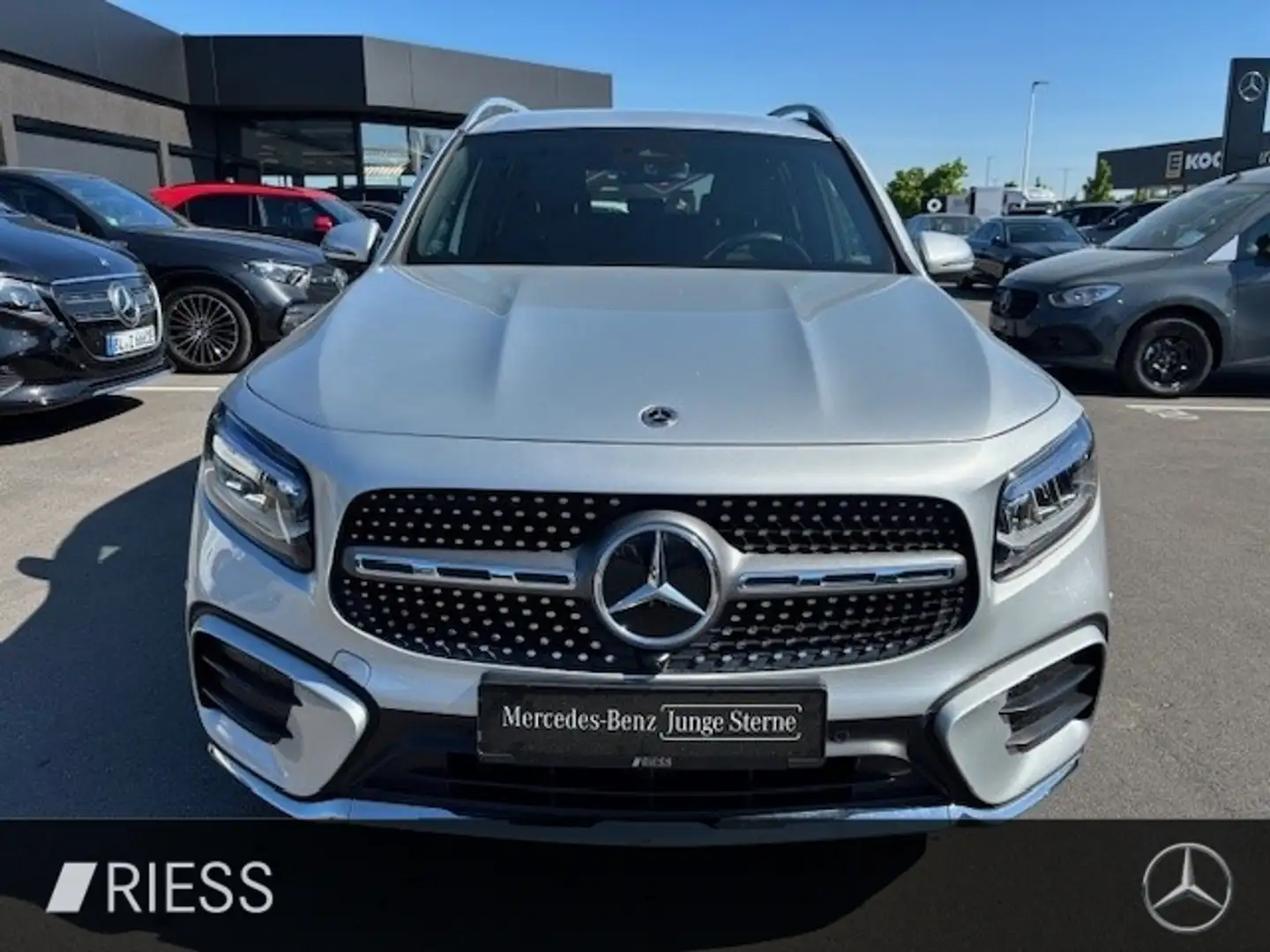 Mercedes-Benz GLB 200 AMG Sport LED 7 Sitze Pano Keyles AHK Ambi Silber - 2