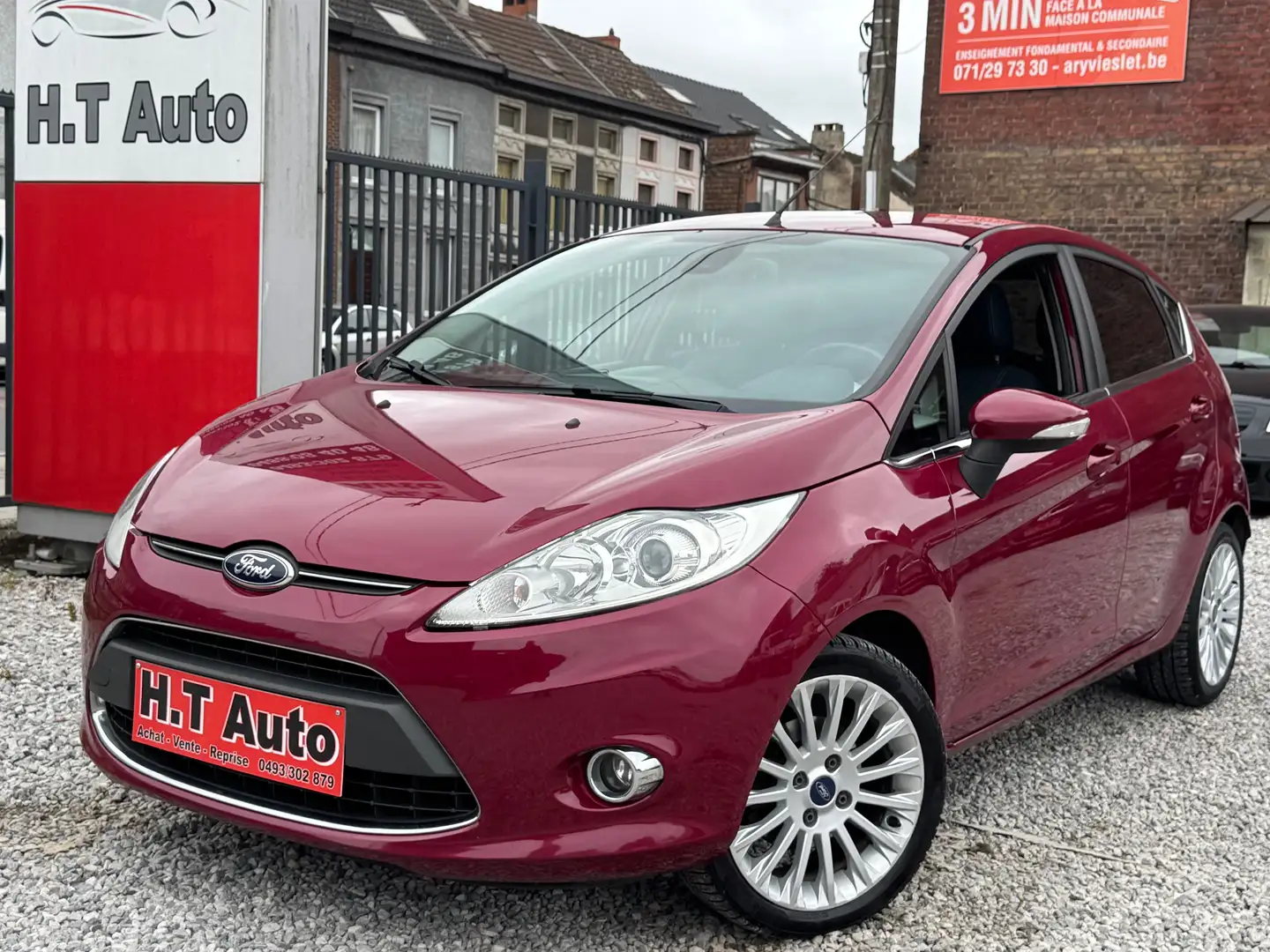 Ford Fiesta Fiesta 1.25i Titanium prêt a immatriculé Rouge - 1