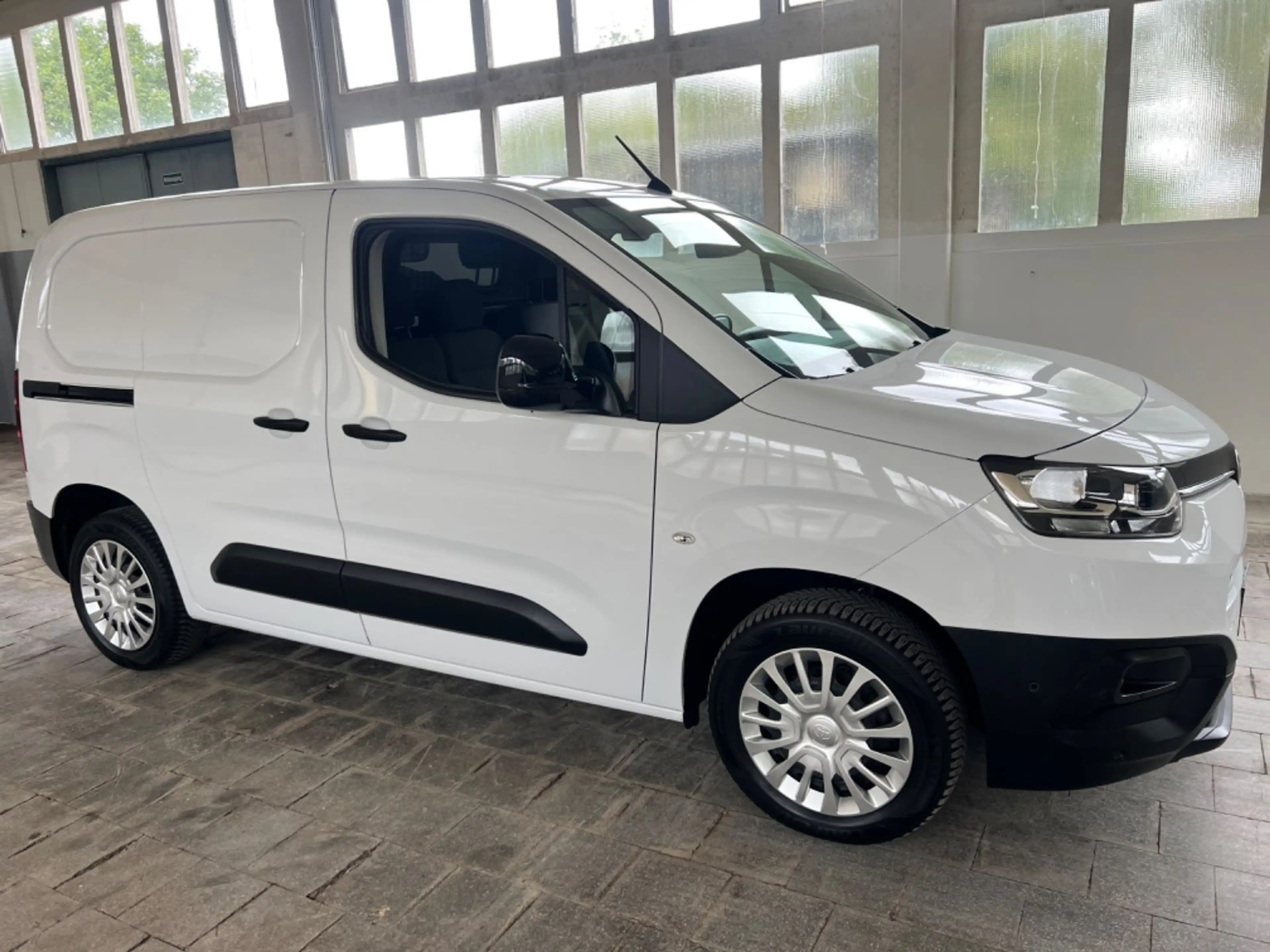 Toyota Proace City L1 Meister *PDC*Klima*3Sitzer* — photo 5