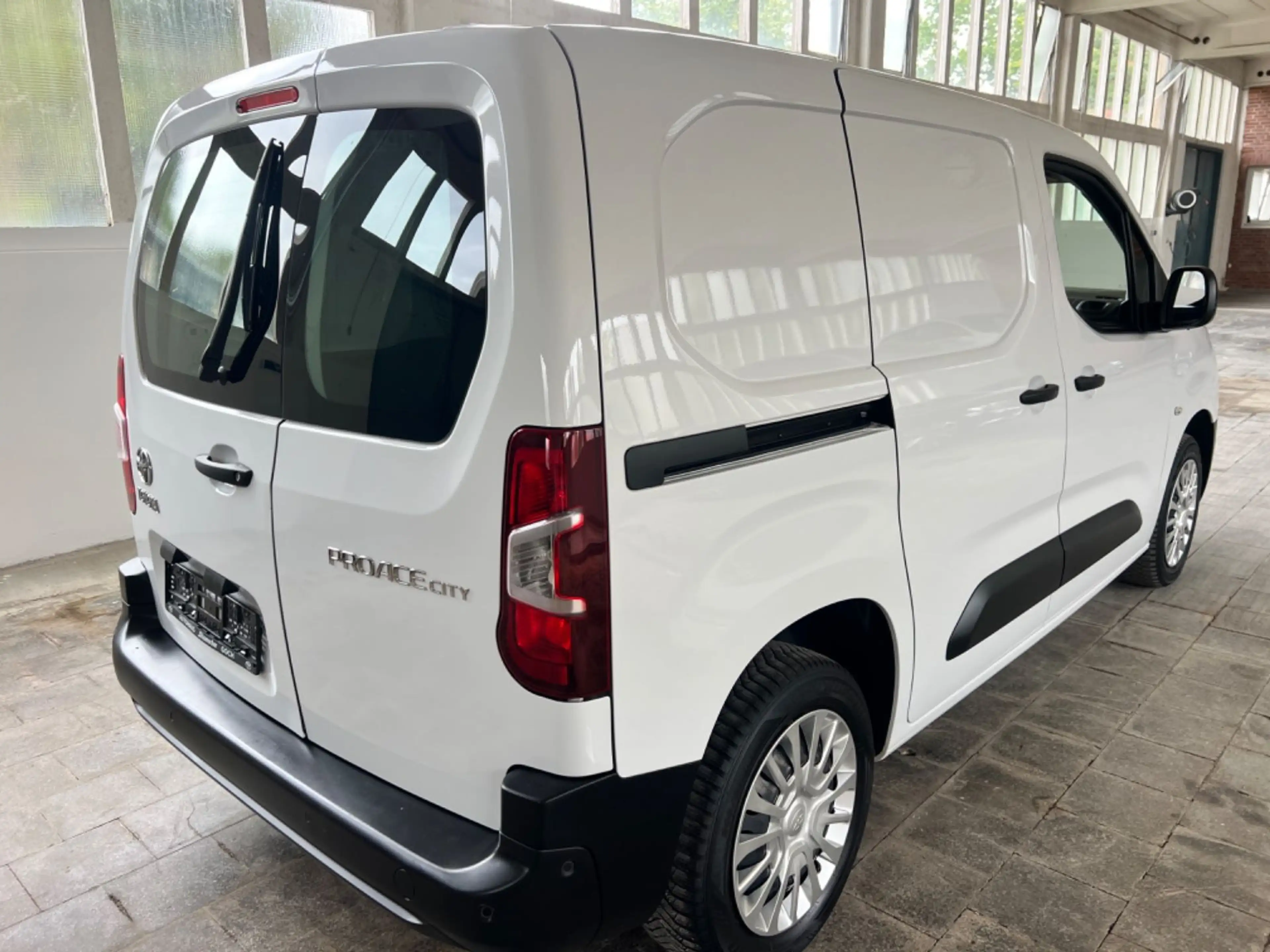 Toyota Proace City L1 Meister *PDC*Klima*3Sitzer* — photo 4