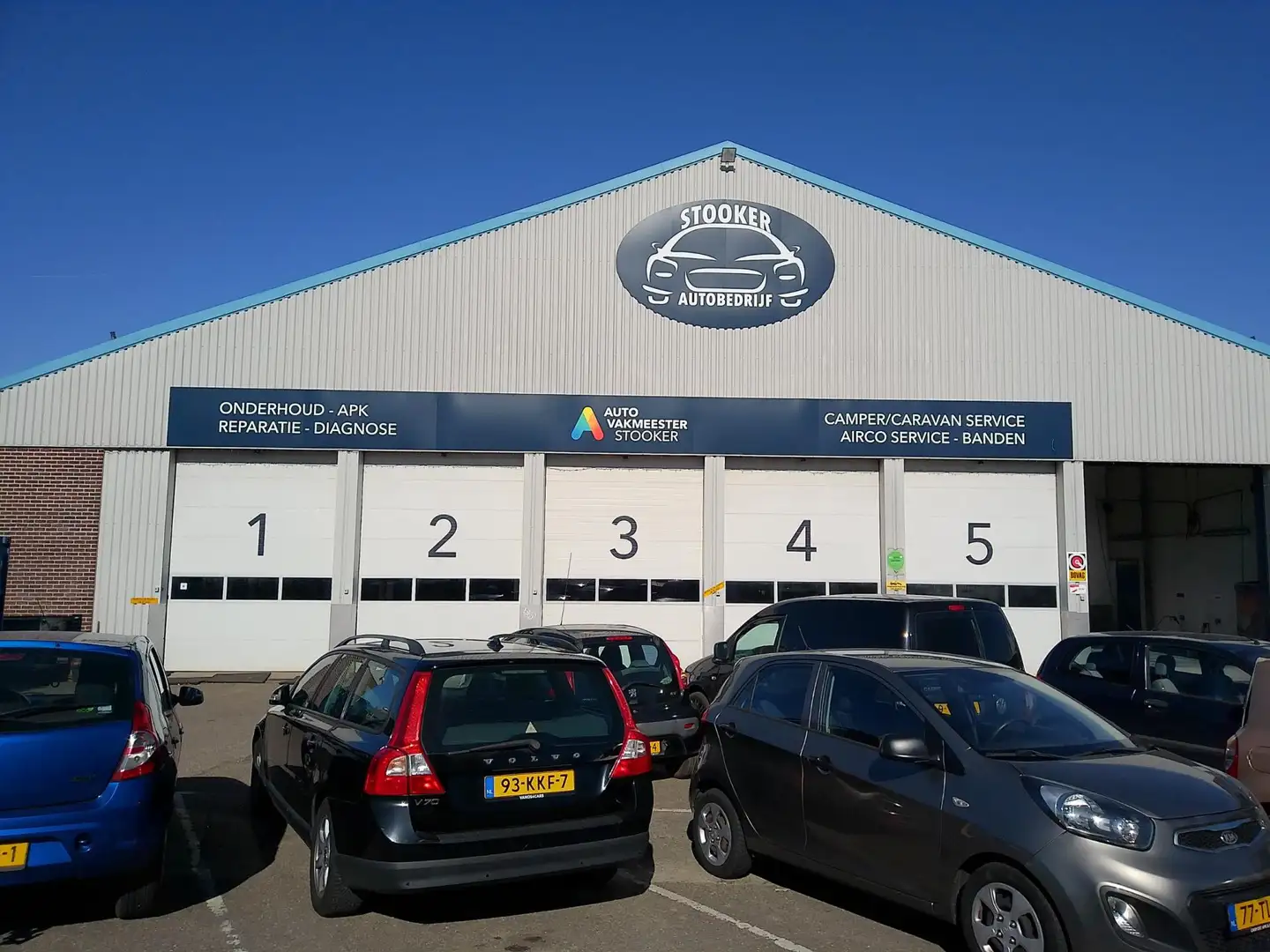 Ford Focus Wagon 1.0 EcoBoost Titanium Zwart - 2
