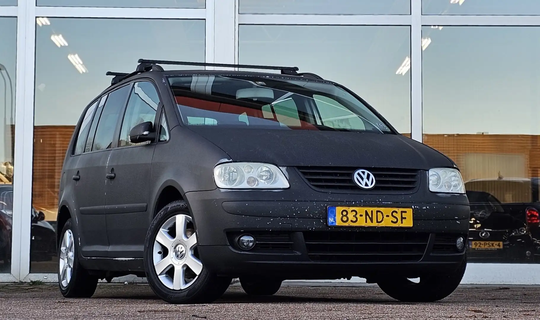 Volkswagen Touran 1.6-16V FSI Trendline Trekhaak 7-p APK 11-2025! Negru - 2