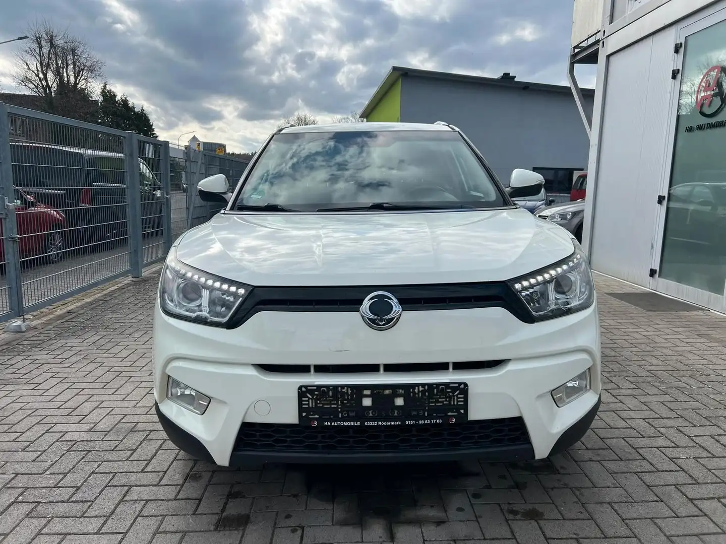 SsangYong Tivoli 1.6 e-XDi 160 QUARTZ 2WD Weiß - 2