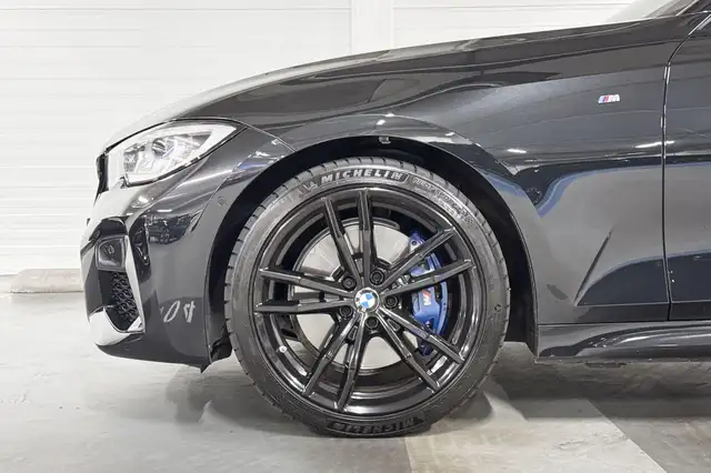 BMW 3 Series view 4