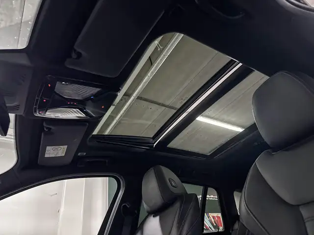 BMW 3 Series view 10