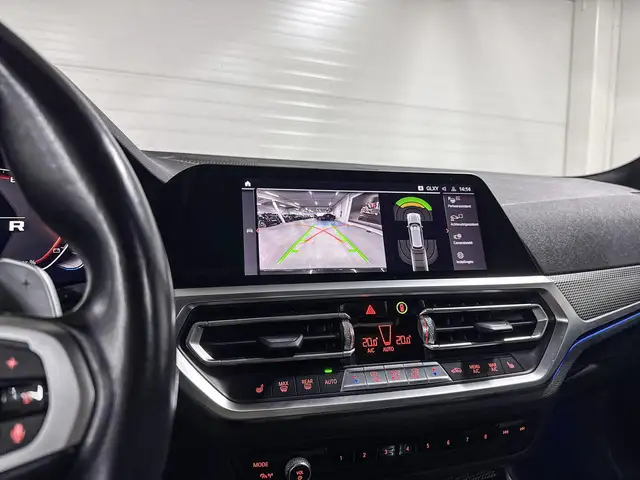 BMW 3 Series view 14