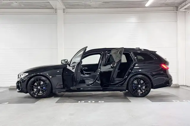 BMW 3 Series view 3