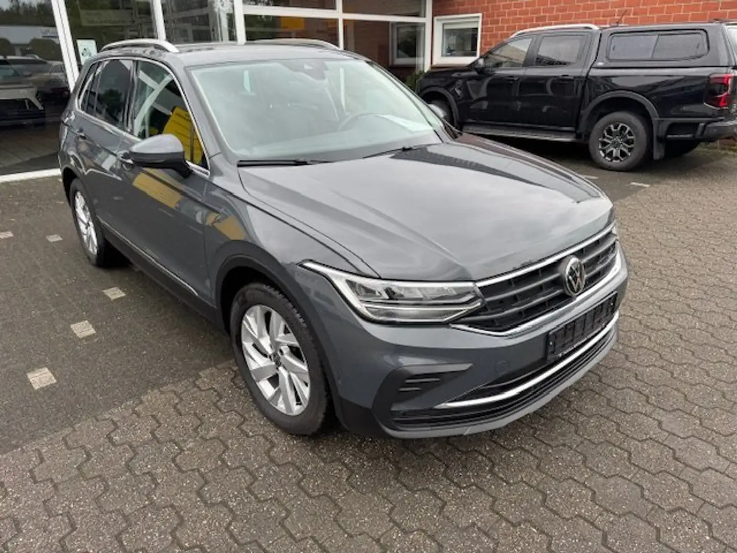 Volkswagen Tiguan Move, 1.5 TSI 6G., Navi, Park Assist, LM 18" Grau - 2