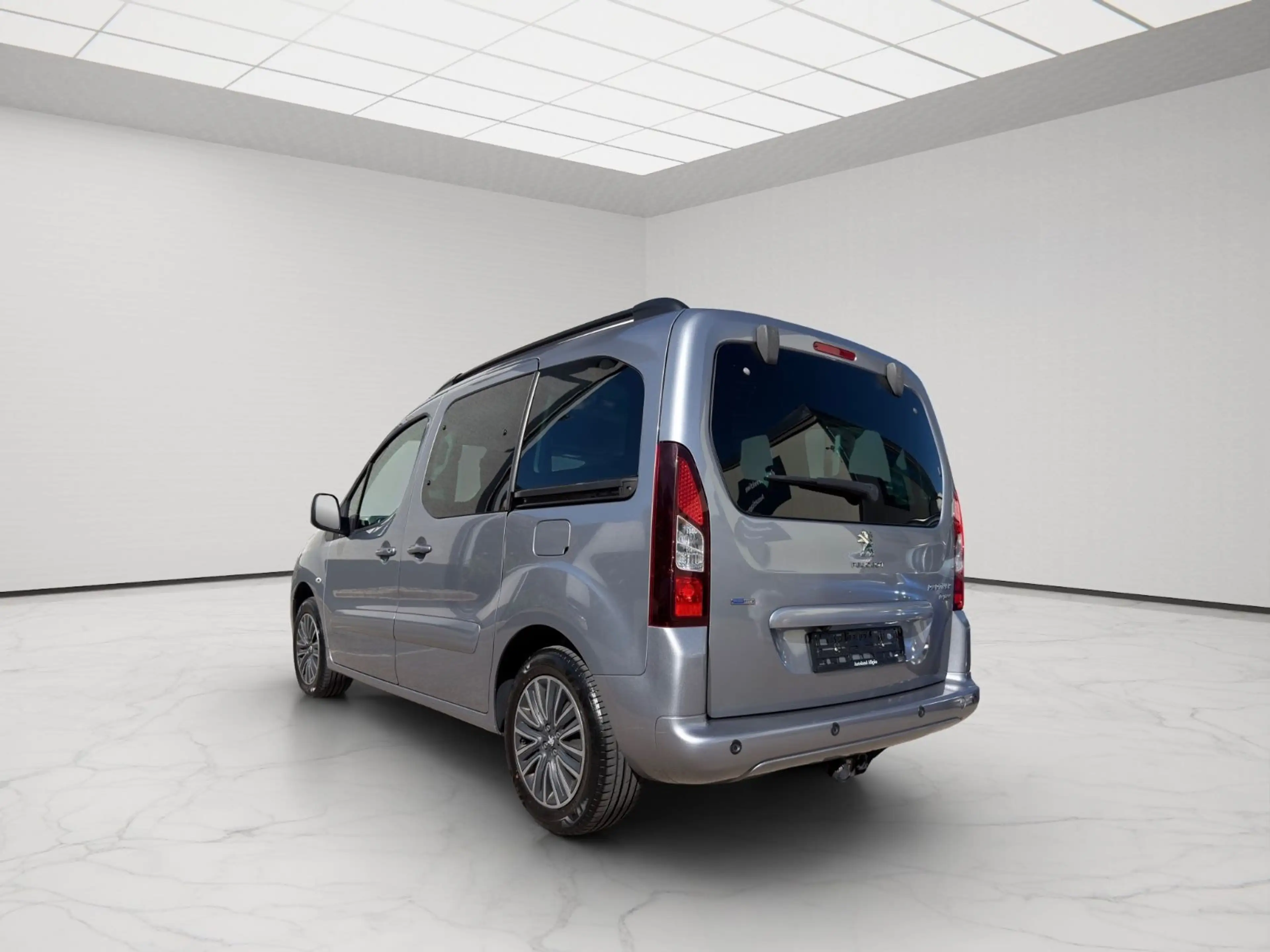Peugeot Partner Tepee Allure PureTech *KAMERA*AHK*SHZ* — photo 4