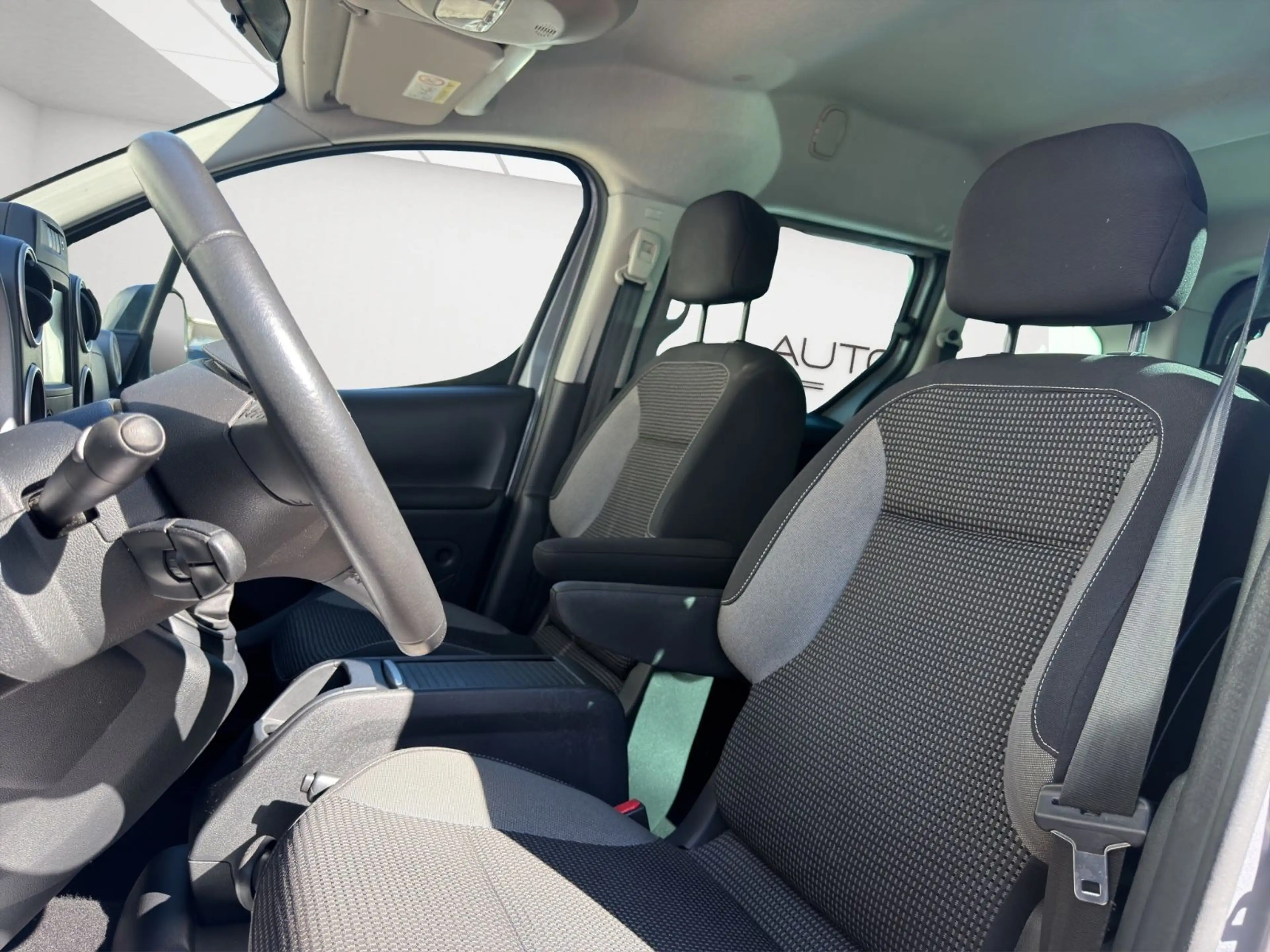 Peugeot Partner Tepee Allure PureTech *KAMERA*AHK*SHZ* — photo 9