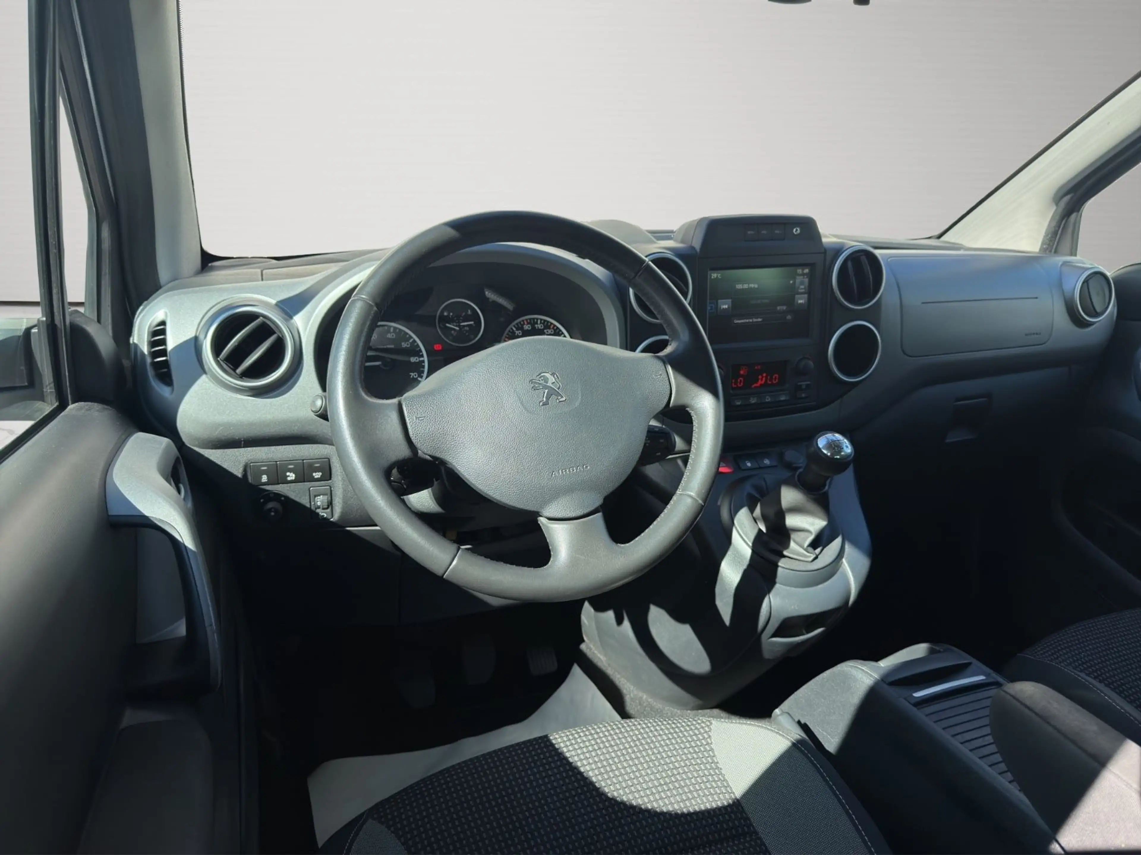 Peugeot Partner Tepee Allure PureTech *KAMERA*AHK*SHZ* — photo 10