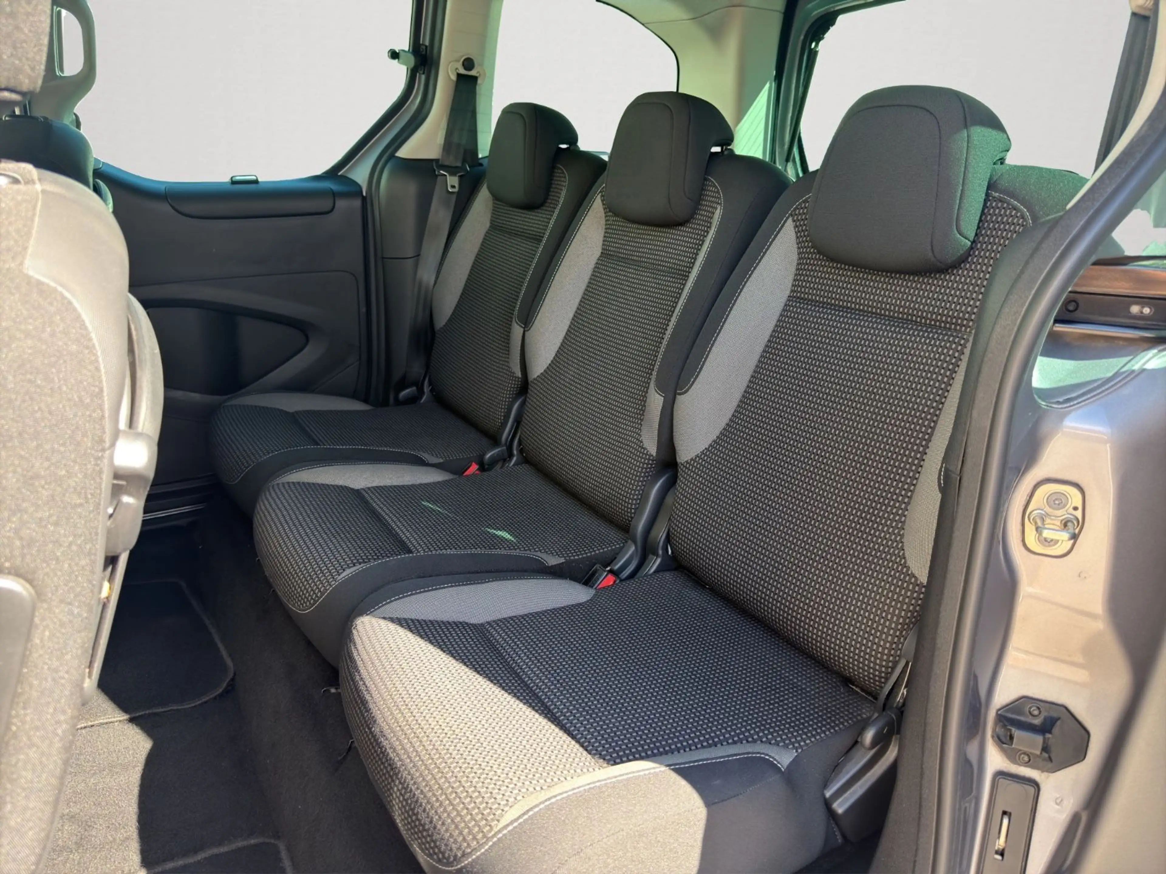 Peugeot Partner Tepee Allure PureTech *KAMERA*AHK*SHZ* — photo 15