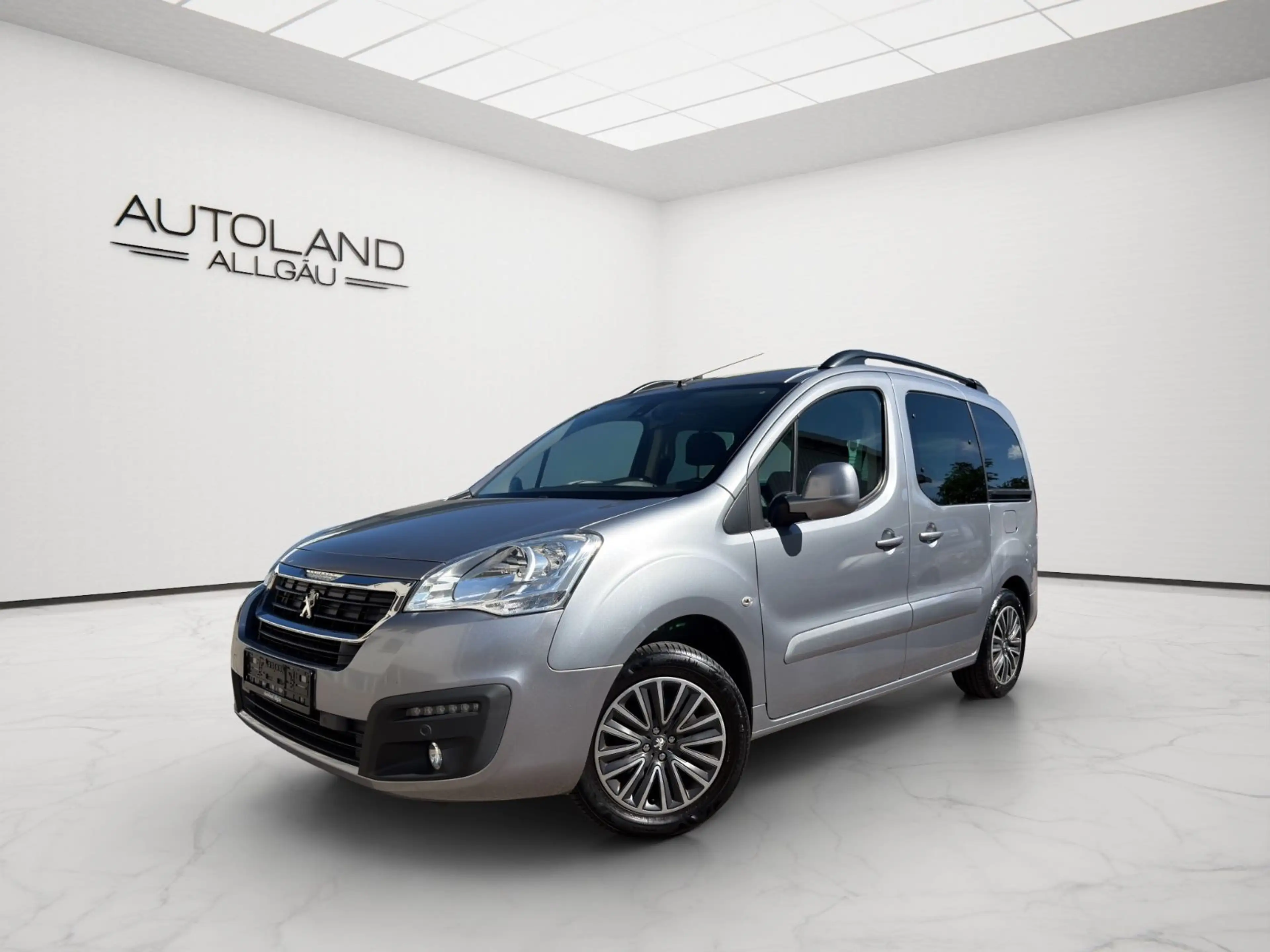 Peugeot Partner Tepee Allure PureTech *KAMERA*AHK*SHZ*