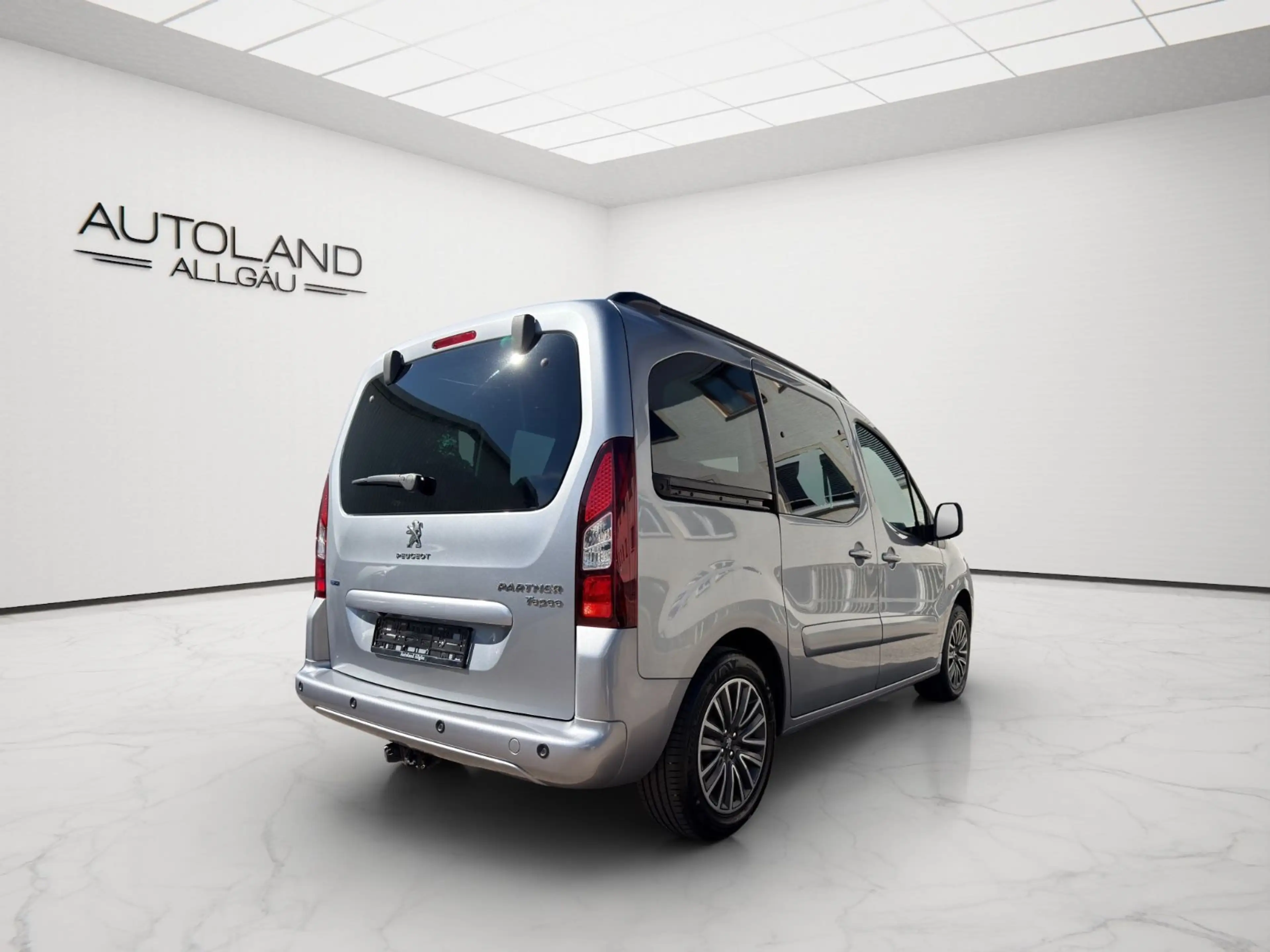 Peugeot Partner Tepee Allure PureTech *KAMERA*AHK*SHZ* — photo 6