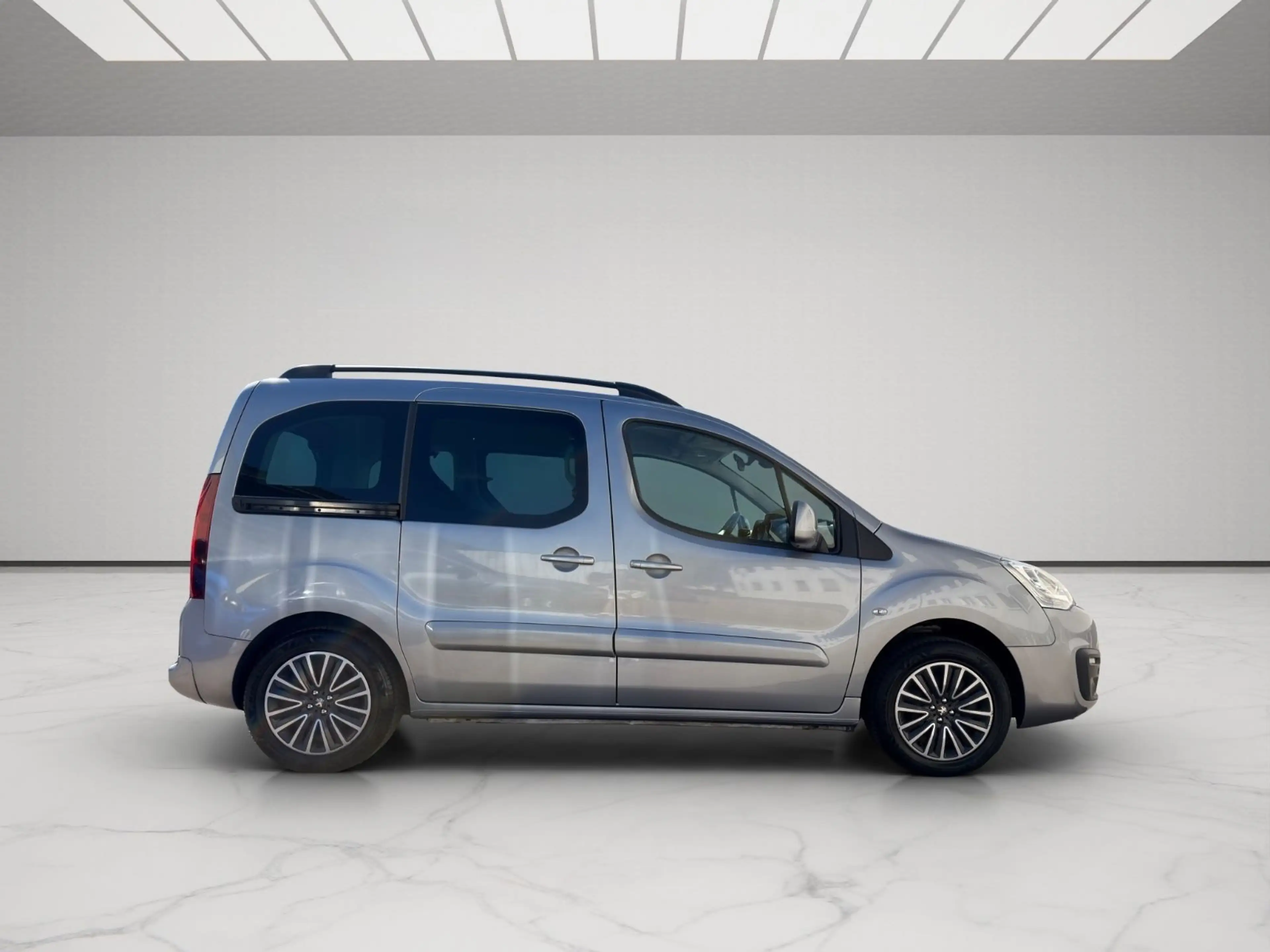 Peugeot Partner Tepee Allure PureTech *KAMERA*AHK*SHZ* — photo 7