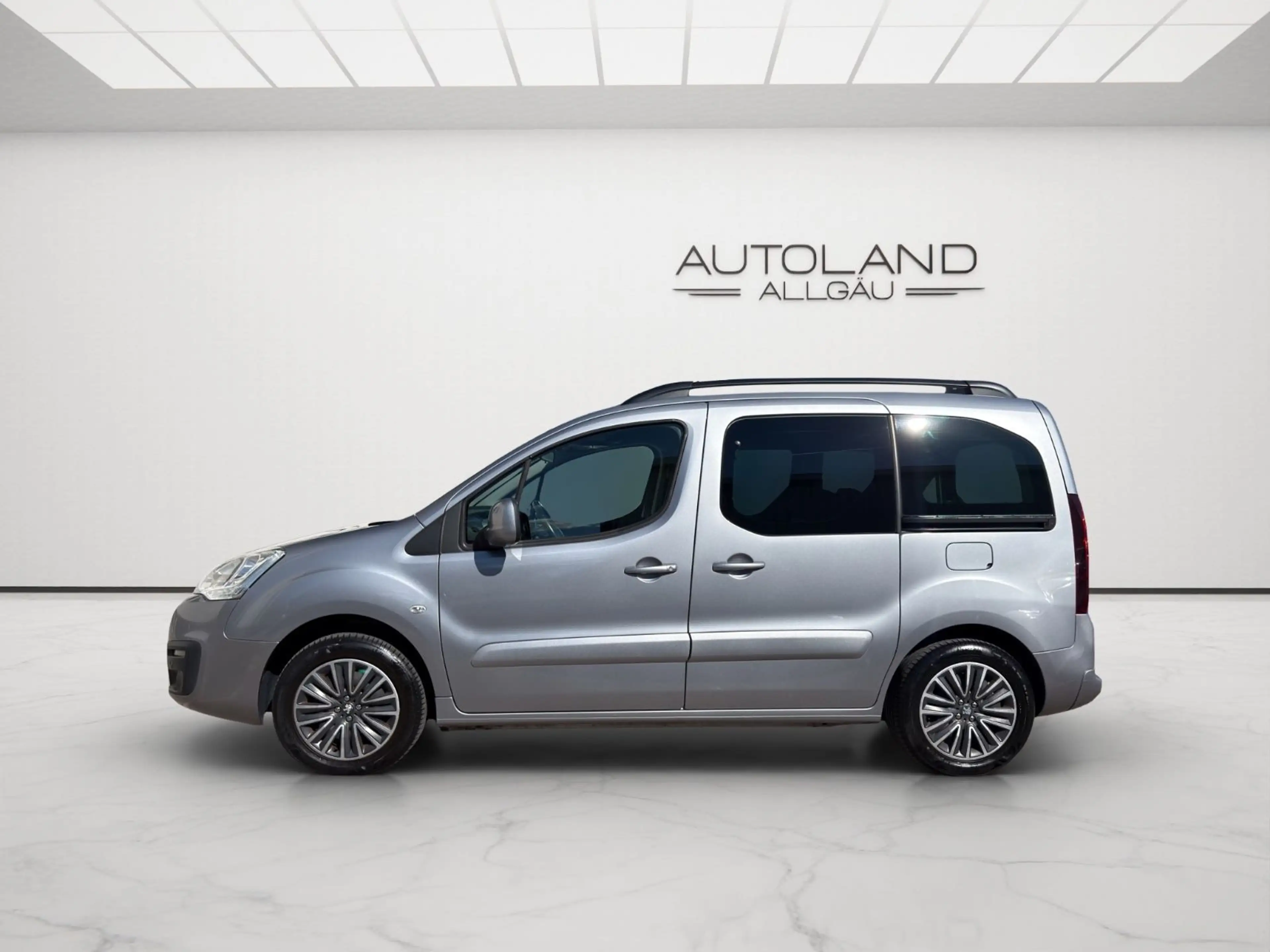 Peugeot Partner Tepee Allure PureTech *KAMERA*AHK*SHZ* — photo 3