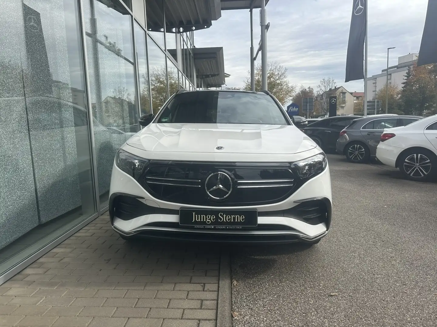 Mercedes-Benz EQA 300 EQA 300 4M AMG*AHK*PANO*DISTRONIC*360CAM*LEDER* Blanc - 2