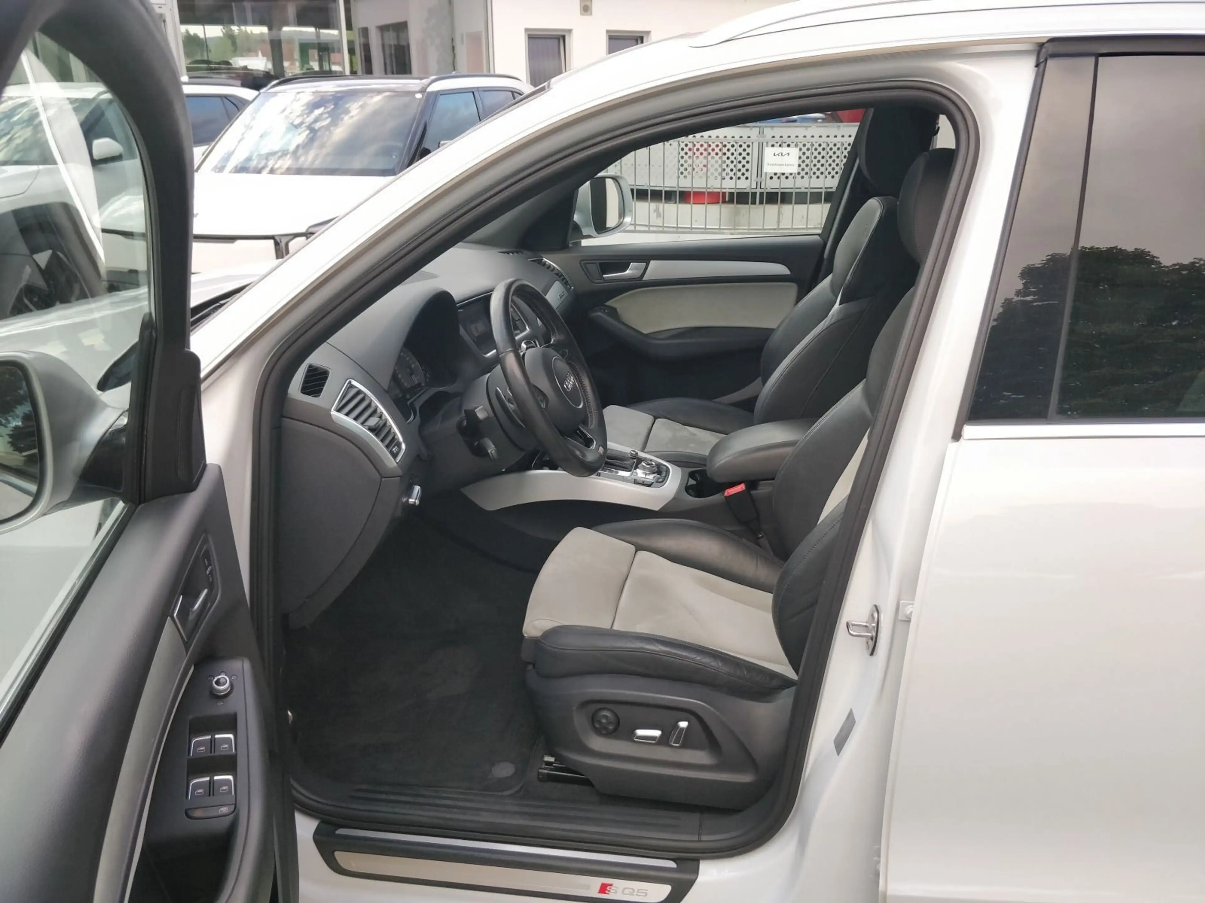 Audi SQ5 3.0 TDI quattro 313PS NAVI AHK PANO PDC KLIM — photo 11