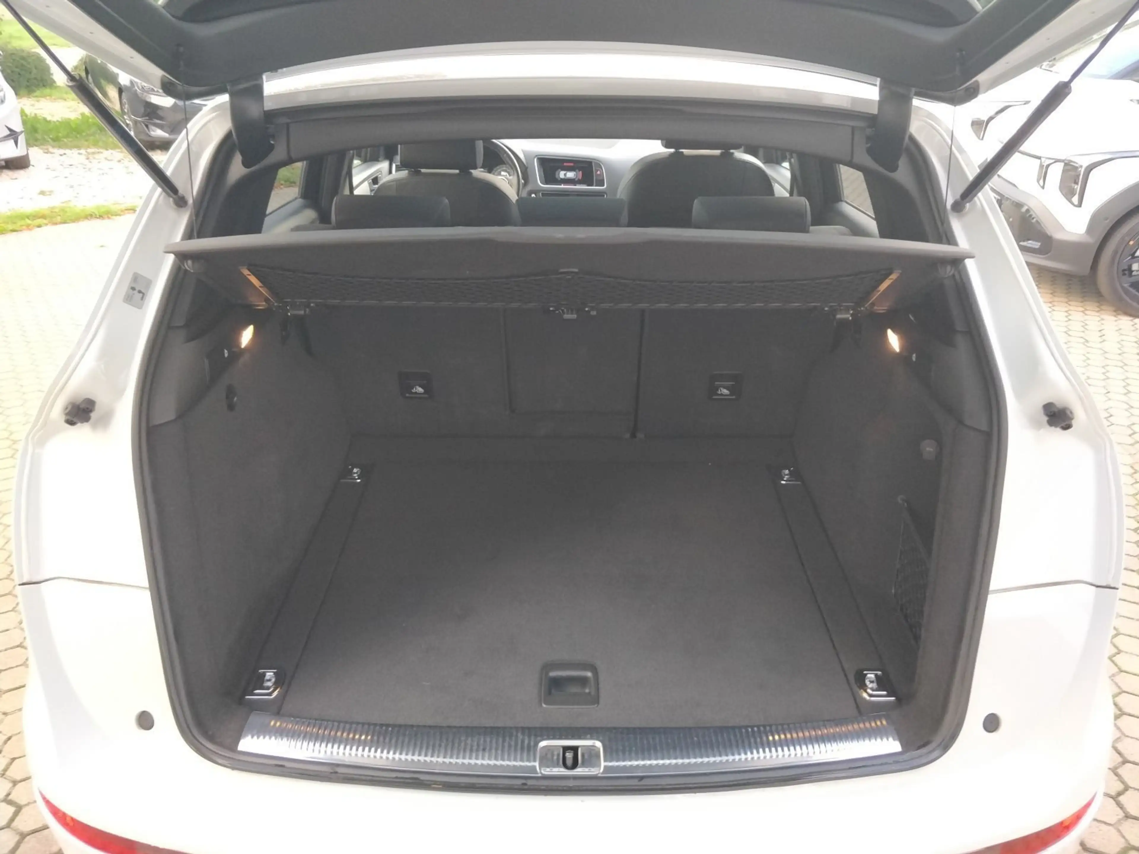 Audi SQ5 3.0 TDI quattro 313PS NAVI AHK PANO PDC KLIM — photo 6