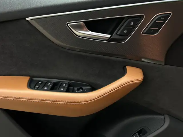 Audi RS Q8 view 14