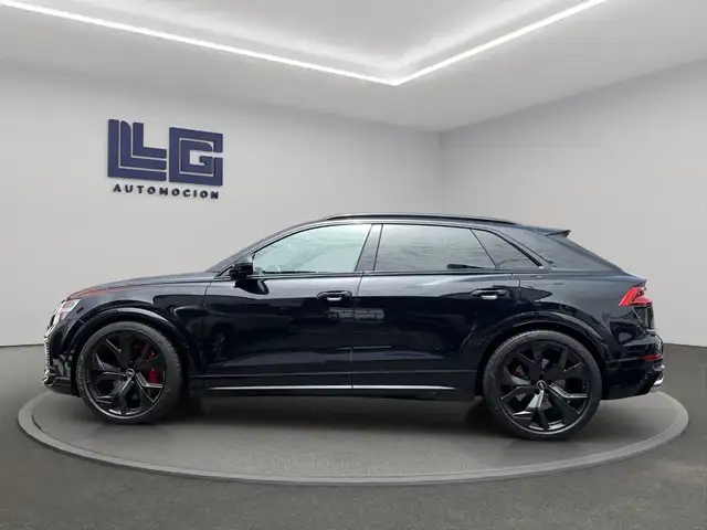 Audi RS Q8 view 7