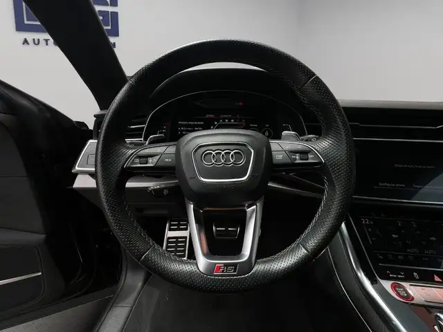Audi RS Q8 view 10