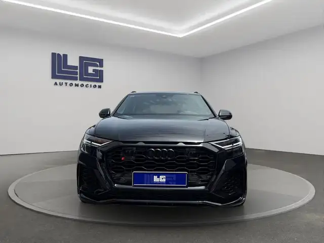 Audi RS Q8 view 2