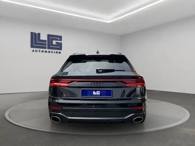 Audi RS Q8 view 4
