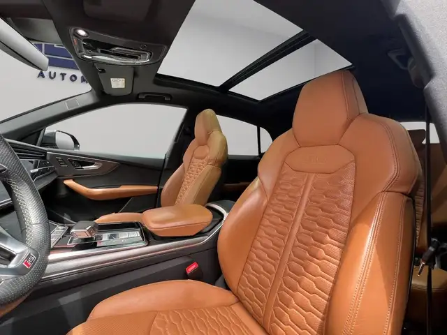 Audi RS Q8 view 9