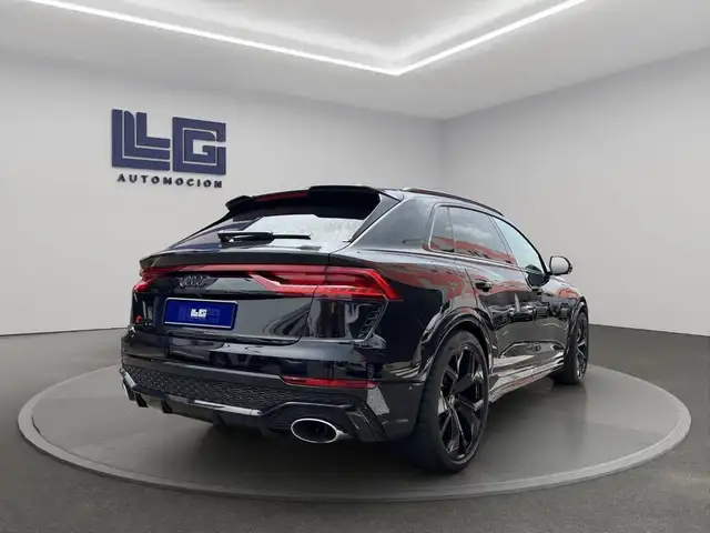 Audi RS Q8 view 6