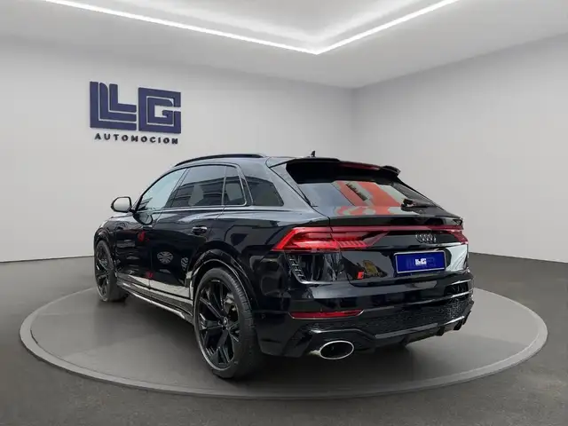Audi RS Q8 view 5