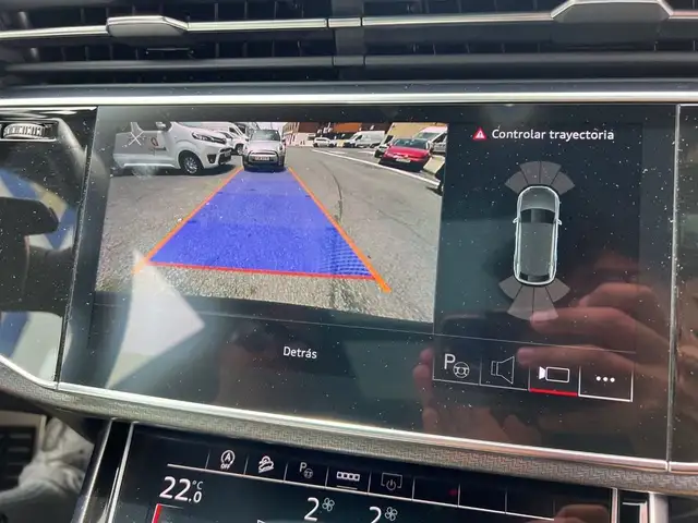 Audi RS Q8 view 13