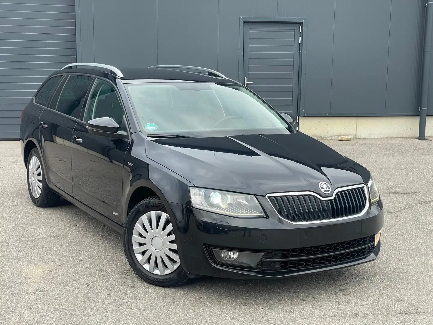 Skoda Octavia 1.6 TDI JOY 81 kw, Euro-6, NAVI, XENON Schwarz - 1