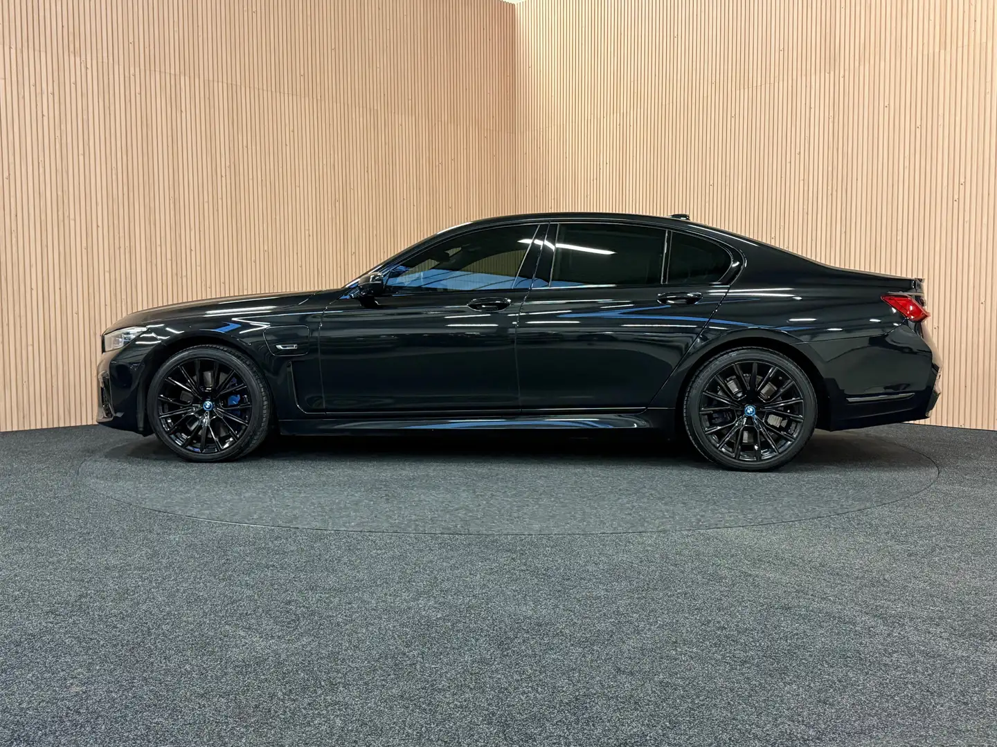 BMW 745 745e| M-pack| Pano| Full black| Pano| ACC| DAB|HUD Noir - 2