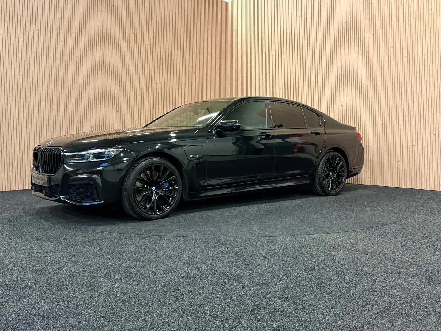 BMW 745 745e| M-pack| Pano| Full black| Pano| ACC| DAB|HUD Noir - 1