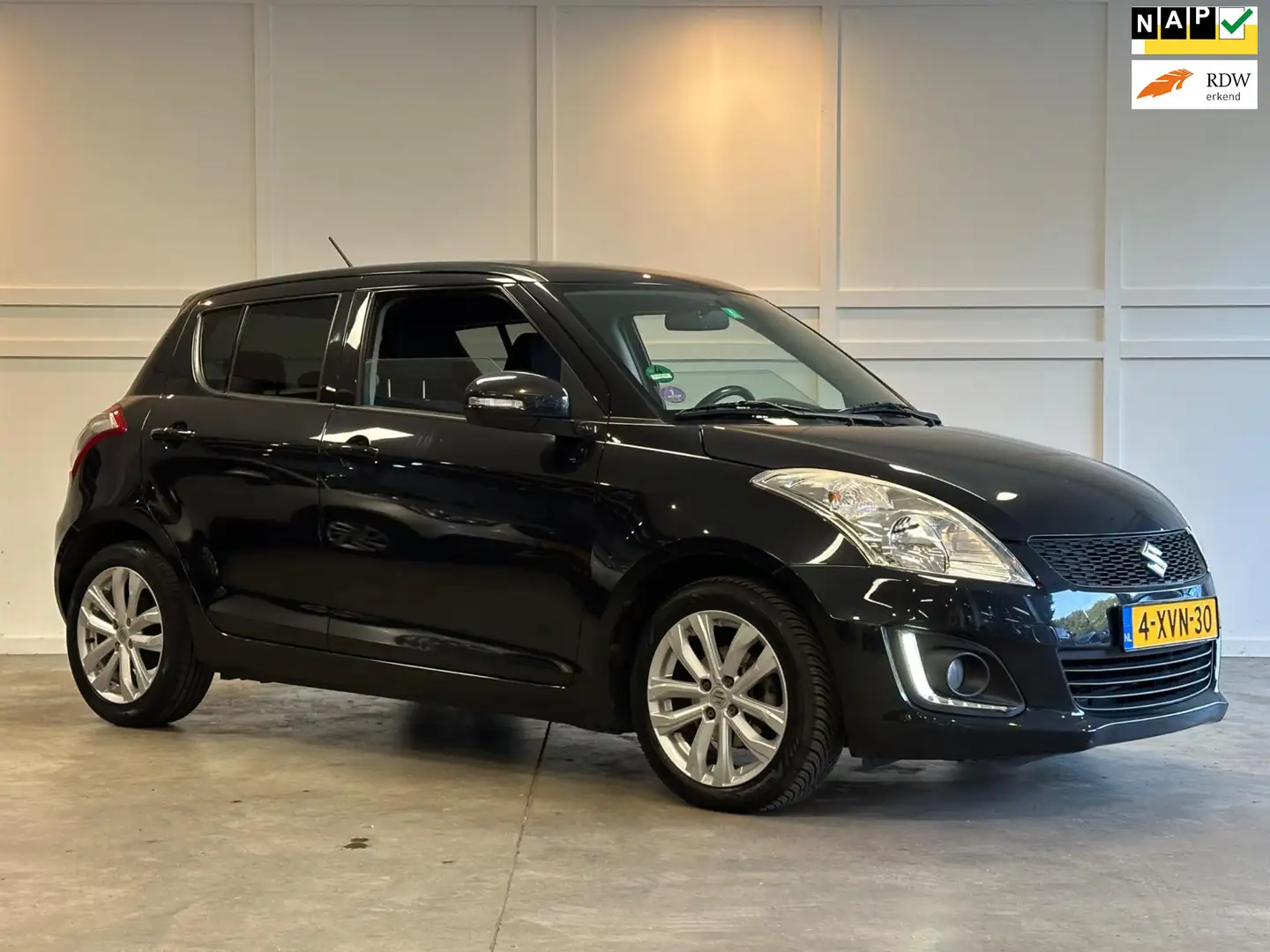 Suzuki Swift 1.2 Bandit / Airco / Cruise / 2013 / Zwart Zwart - 1