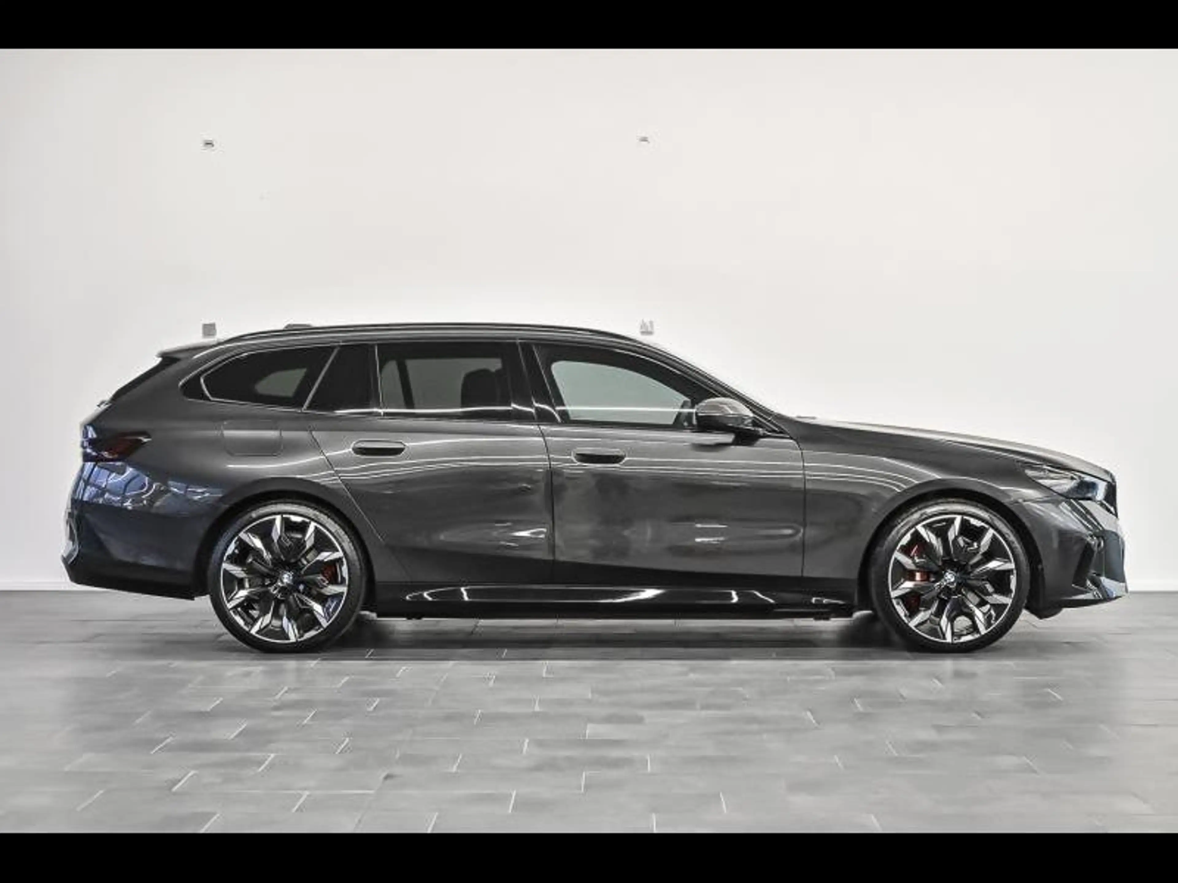 BMW 550 550e xDrive Touring / M Sport Pro — photo 3