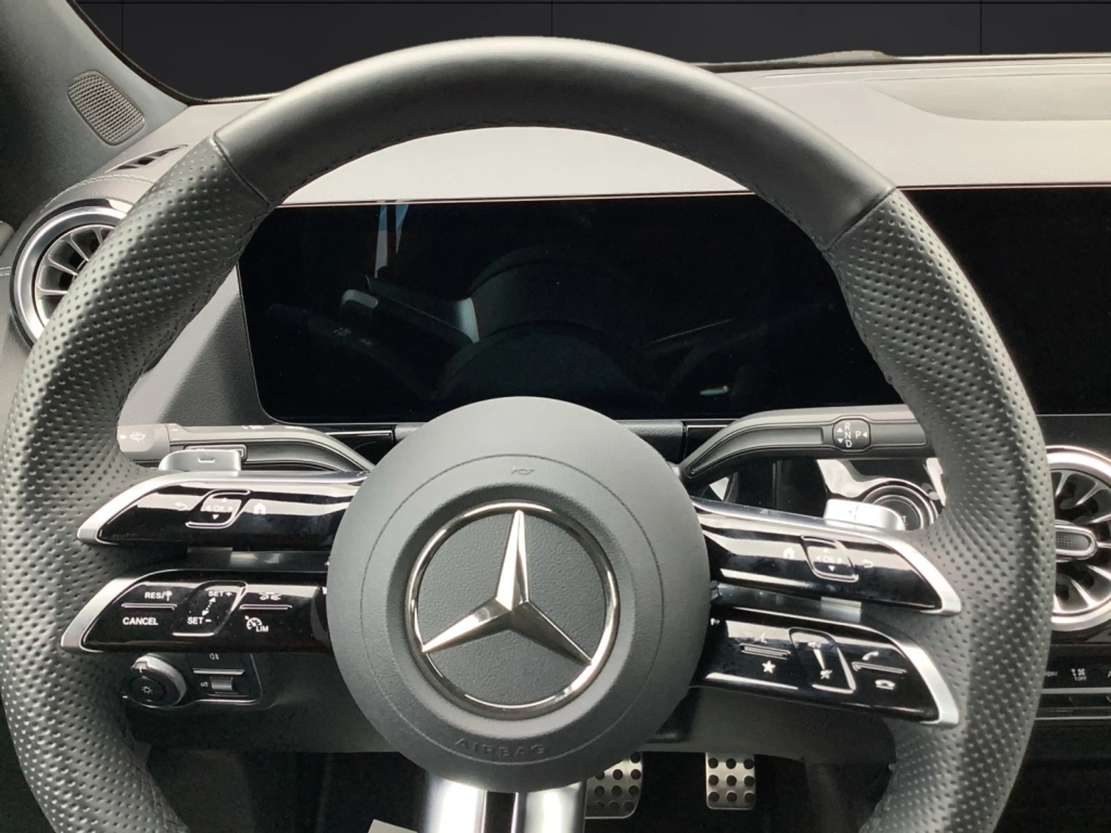Mercedes-Benz EQA 300 4M AMG*Advanced*LED*360°Kamera*Leder-P.* — photo 8