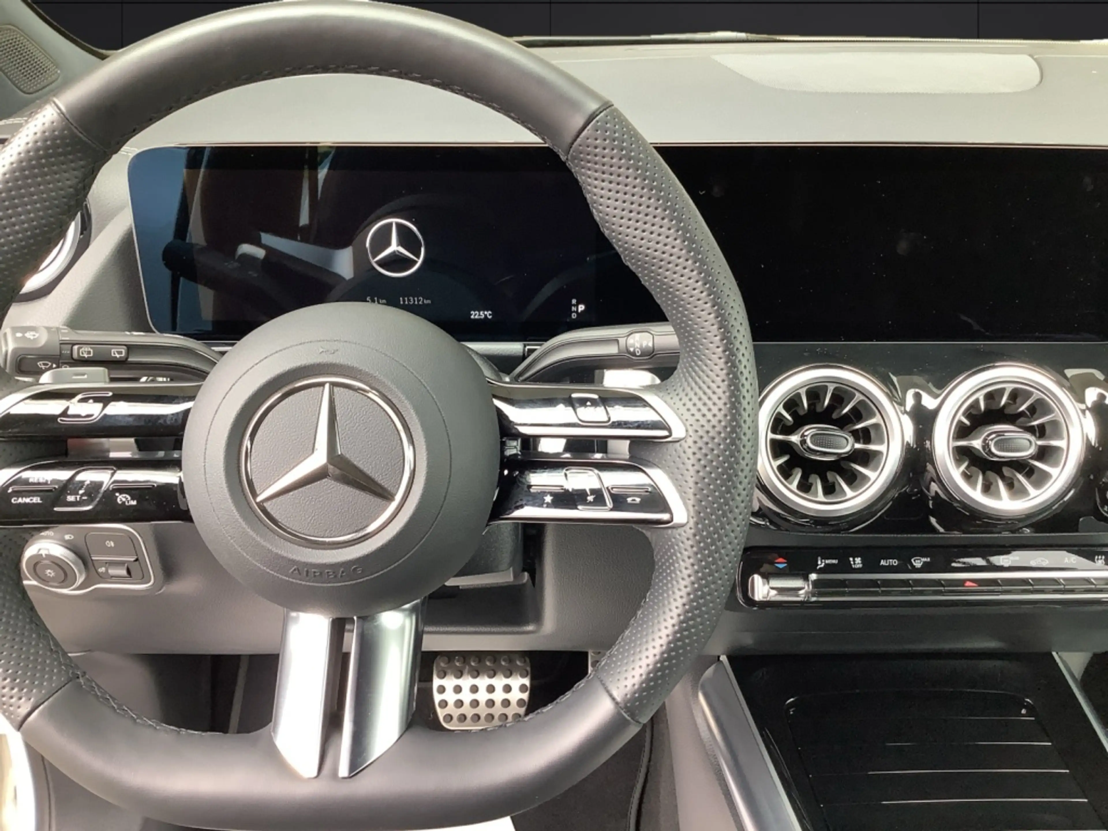 Mercedes-Benz EQA 300 4M AMG*Advanced*LED*360°Kamera*Leder-P.* — photo 13