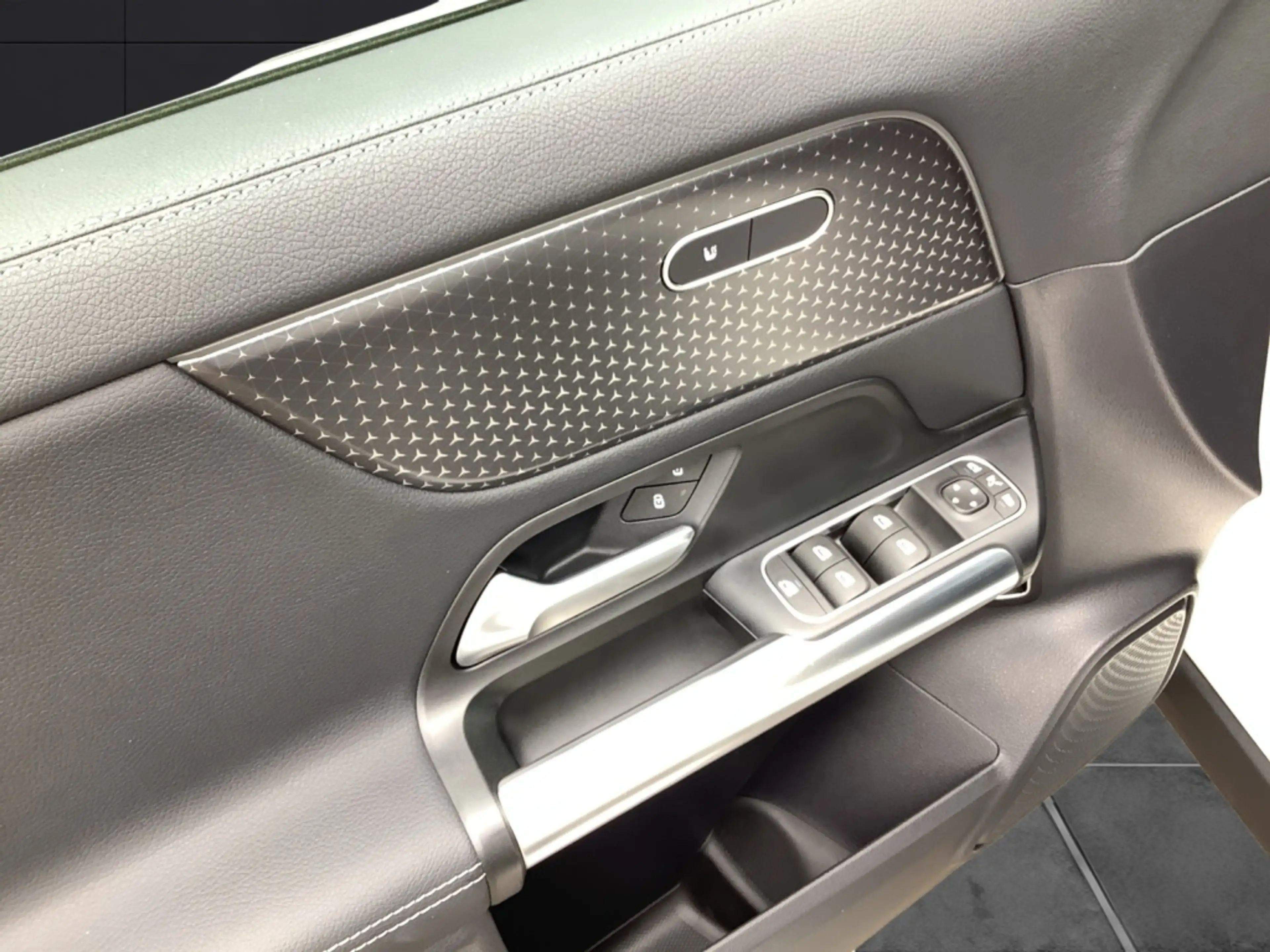 Mercedes-Benz EQA 300 4M AMG*Advanced*LED*360°Kamera*Leder-P.* — photo 10