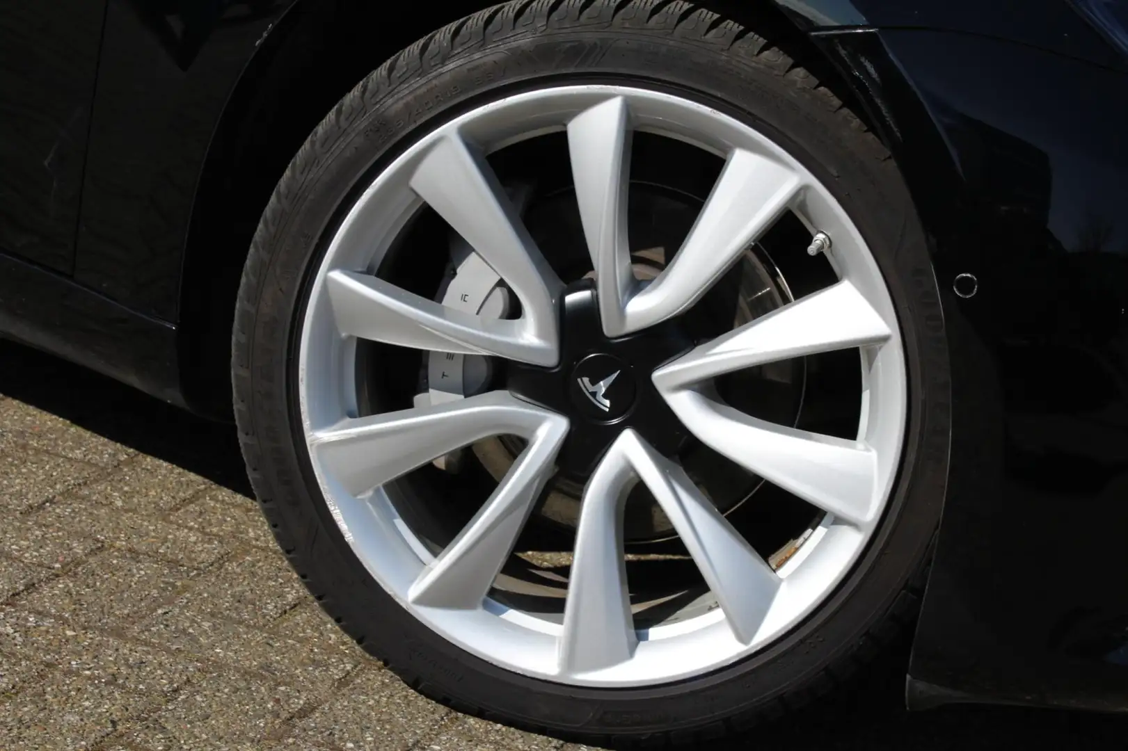 Tesla Model 3 Long Range AWD 75 kWh TREKHAAK / AUTOPILOT / 19 "/ Zwart - 2